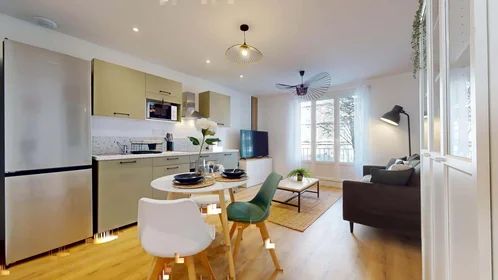 Habitación privada en 27 Av. Albert 1er de Belgique, 38000 Grenoble, France, imagen 12 de 18