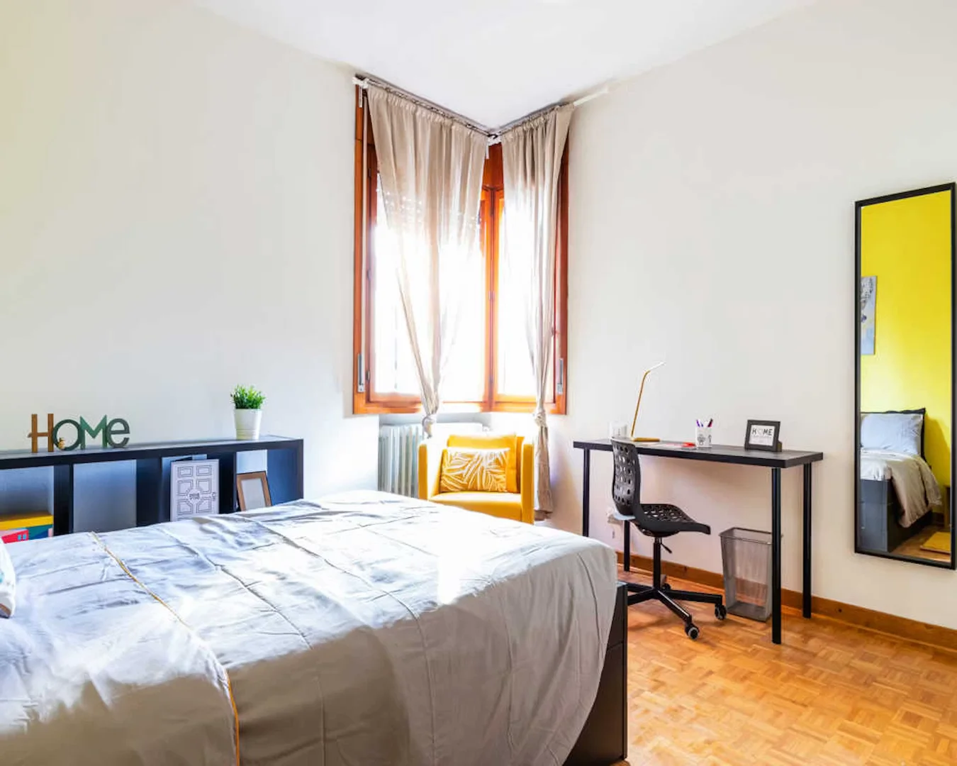 Chambre conviviale pour les étudiants dans  avec des équipements modernes