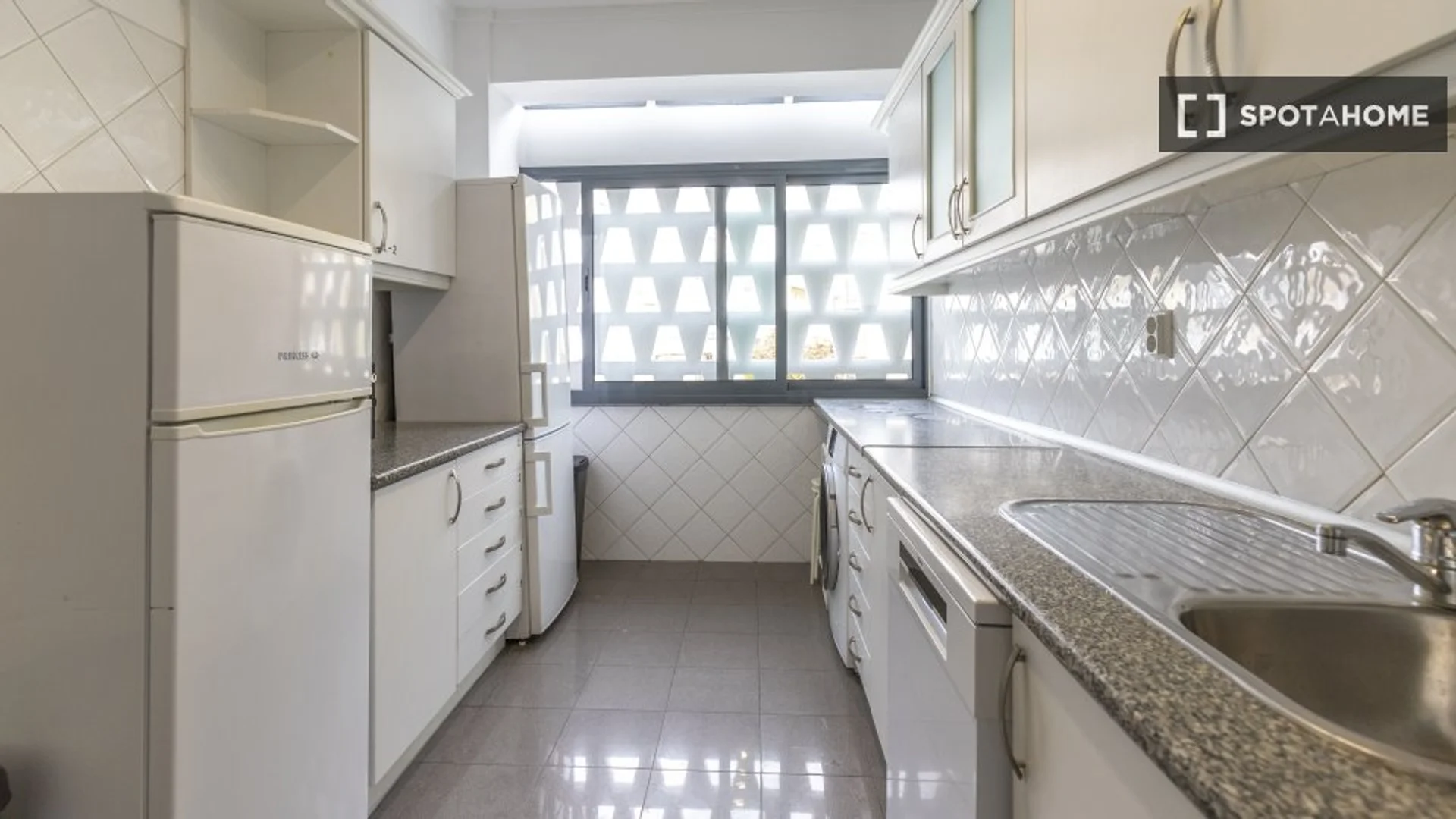 Habitación acogedora para estudiantes disponible en 