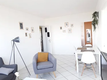 Stanza privata in Le bouscat, 33110, immagine 1 di 10