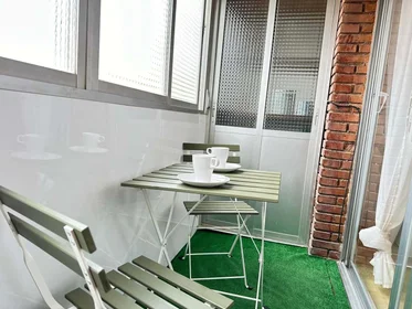 Privatzimmer in der C. de San Asturio Serrano, 3, 28802 Alcalá de Henares, Madrid, Spain, bild 1 von 27