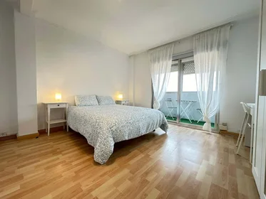 Privatzimmer in der C. de San Asturio Serrano, 3, 28802 Alcalá de Henares, Madrid, Spain, bild 2 von 27
