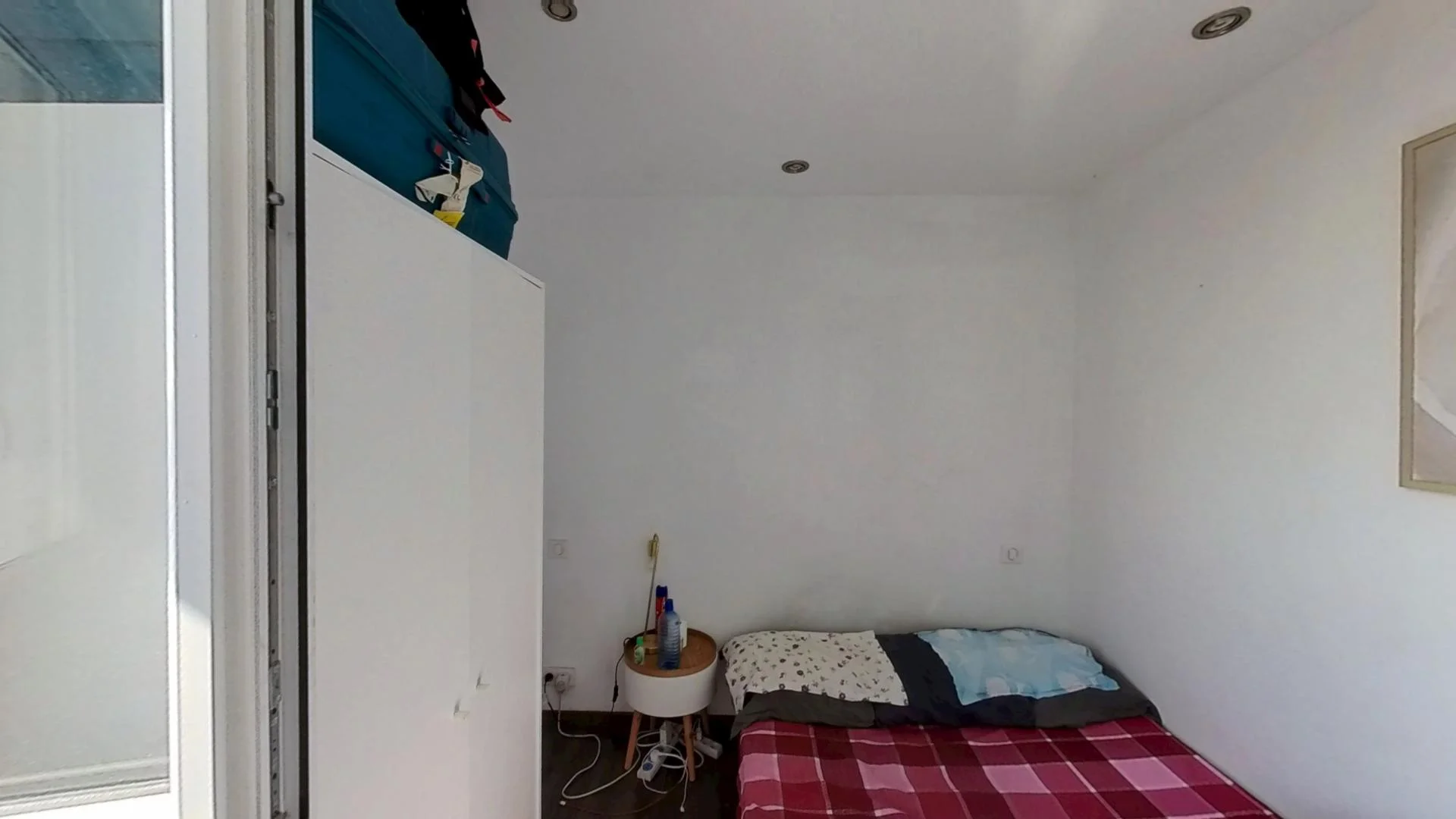 Functional student room perfect for studying in 