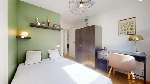 Privatzimmer in der 42 Ave Léon Blum, 31500 Toulouse, France, bild 1 von 19