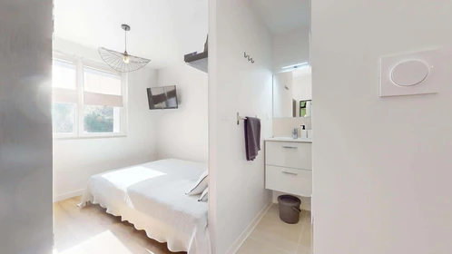 Privatzimmer in der 42 Ave Léon Blum, 31500 Toulouse, France, bild 3 von 19