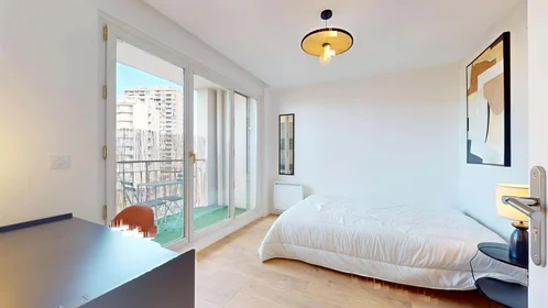 Chambre privée à 99 Bd Sakakini, 13005 Marseille, France, image 2 de 20