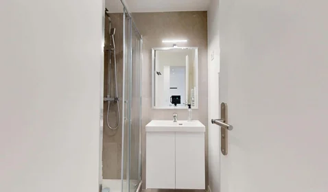 Chambre privée à 99 Bd Sakakini, 13005 Marseille, France, image 3 de 20
