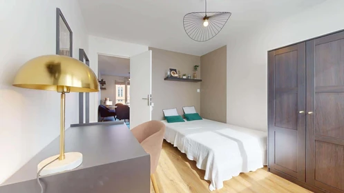 Privatzimmer in der 42 Ave Léon Blum, 31500 Toulouse, France, bild 1 von 19