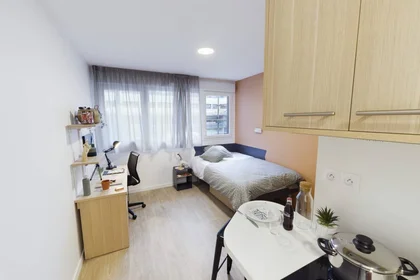 Private room in residence at Clermont-Ferrand, 63000, image 1 of 38