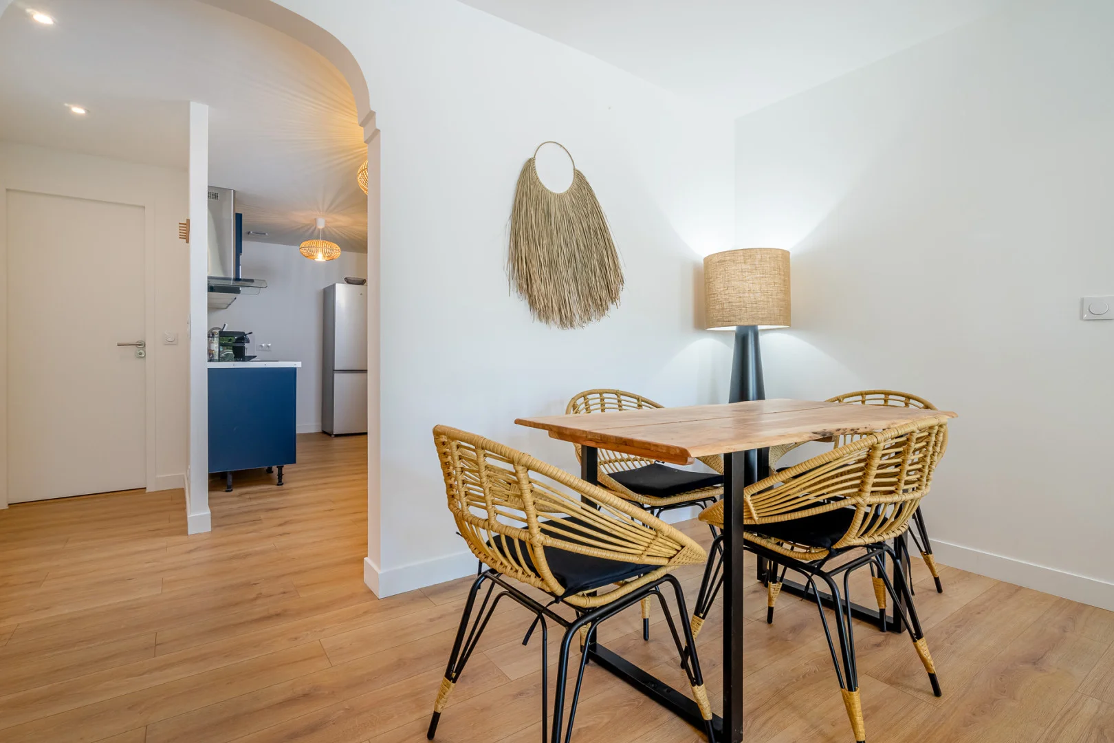Chambre d'étudiant à  avec espace d'étude et installations communes