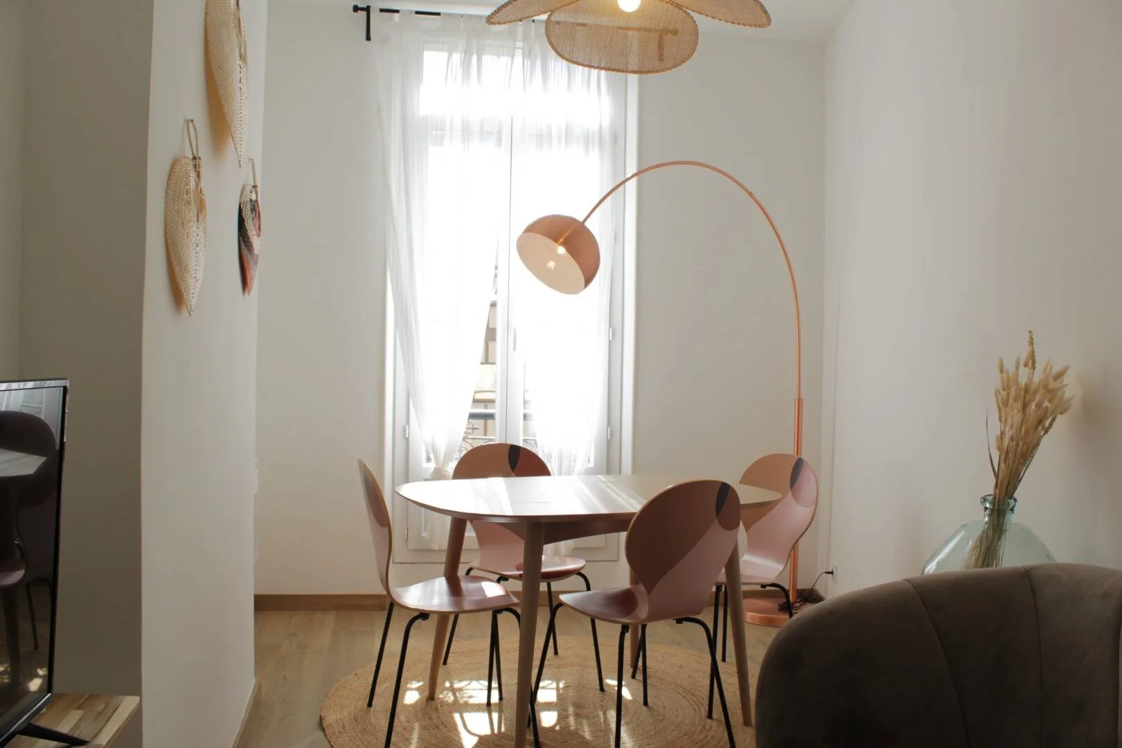 Habitación estudiantil luminosa y aireada con fácil acceso a la universidad en 