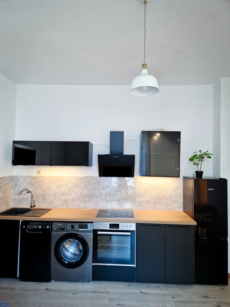 Habitación estudiantil amplia y cómoda en 