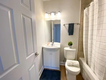 Logement entier en résidence à 348 Zephyr Ave, Ottawa, ON K2B 6A1, Canada, image 3 de 15