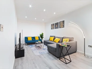 Logement entier à Burleys Way, image 2 de 18