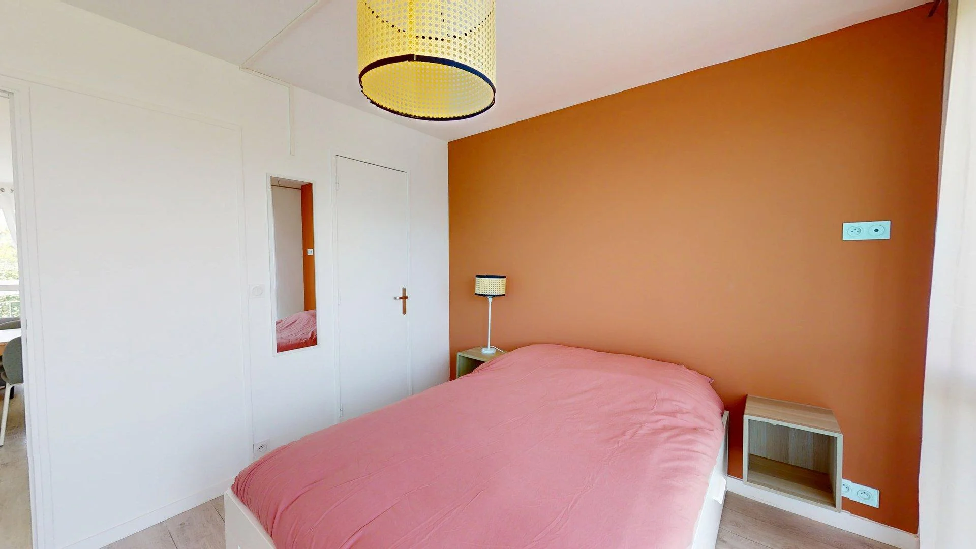 Funktionelles Studentenzimmer perfekt zum Studieren in 