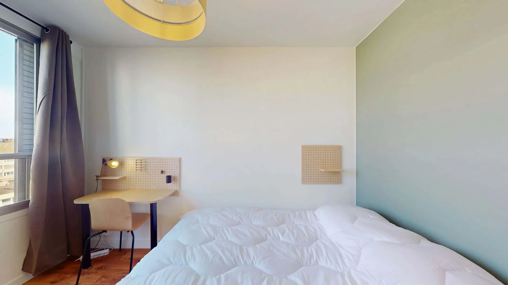 Functional student room perfect for studying in
