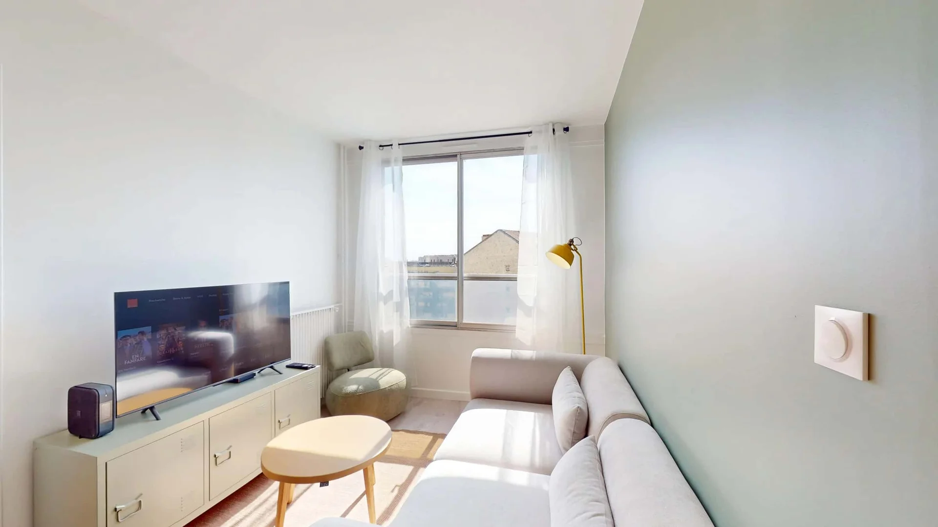 Student-friendly room in with modern amenities