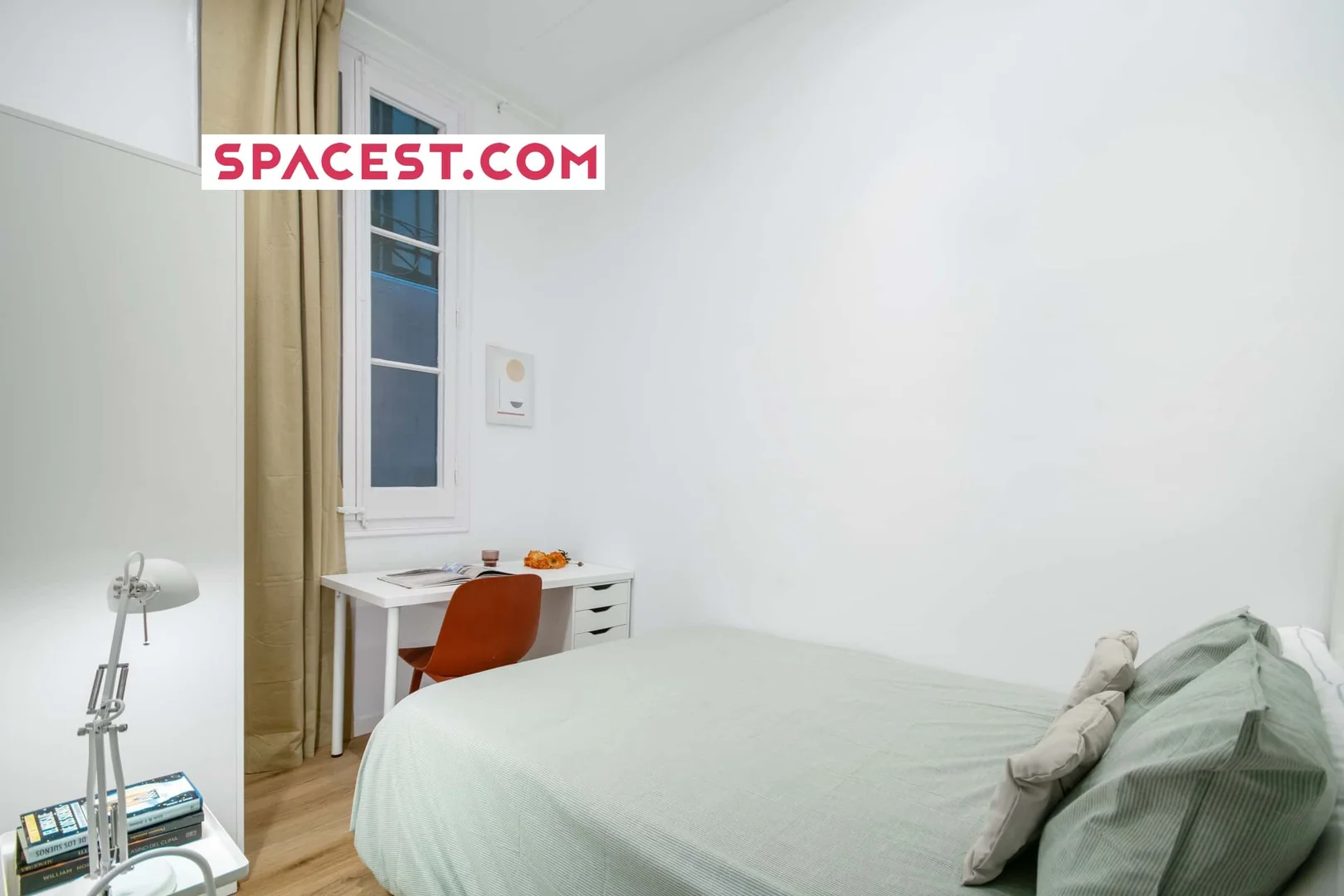 Funktionelles Studentenzimmer perfekt zum Studieren in 