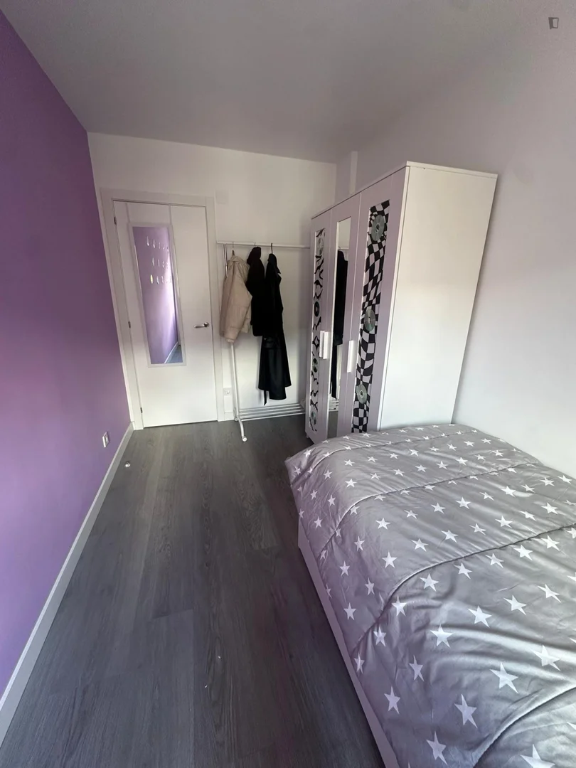 Comfortable and spacious student room in 