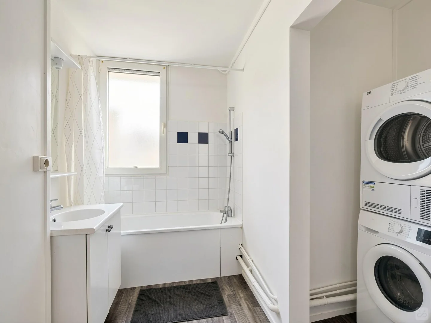 Habitación para estudiantes en  con área de estudio y facilidades compartidas