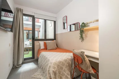 Quarto privado em Ptge. de Paca Soler, 08028 Barcelona, España, imagem 1 de 20