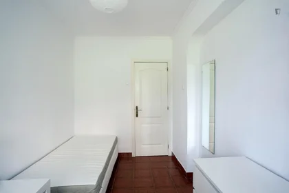 Habitación privada en Rua Dona Filipa de Lencastre, imagen 1 de 6