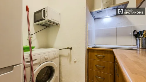 Private room at Carrer de la Lluna, image 11 of 17