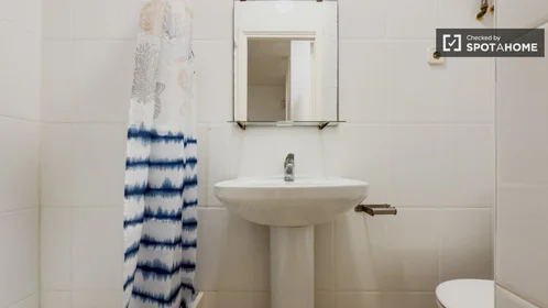 Private room at Carrer de la Lluna, image 12 of 17