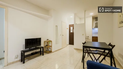Private room at Carrer de la Lluna, image 17 of 17