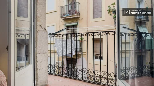Private room at Carrer de la Lluna, image 4 of 17