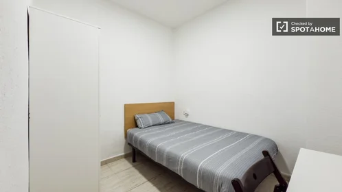 Private room at Carrer de la Lluna, image 7 of 17