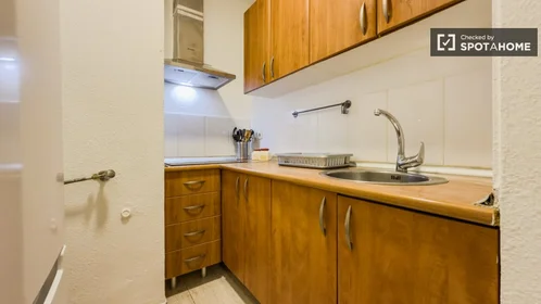 Private room at Carrer de la Lluna, image 9 of 17