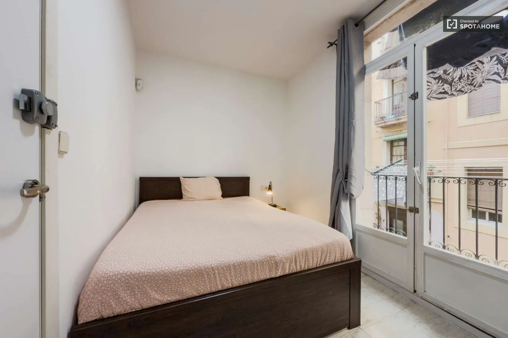 Room for rent in student apartment in , fully furnished