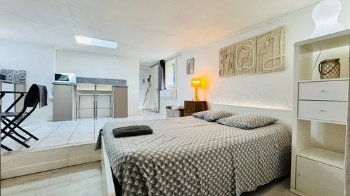 Habitación privada barata en {area}