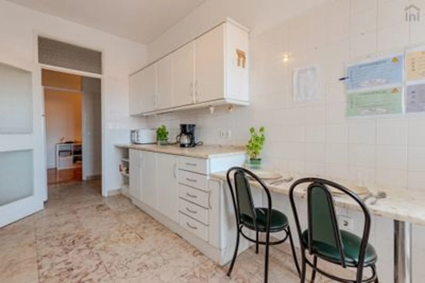 Room for rent in student apartment in , fully furnished
