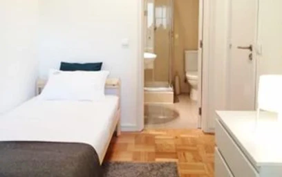 Private room at Cedofeita - Rua de 5, 4º Esquerdo, image 18 of 22