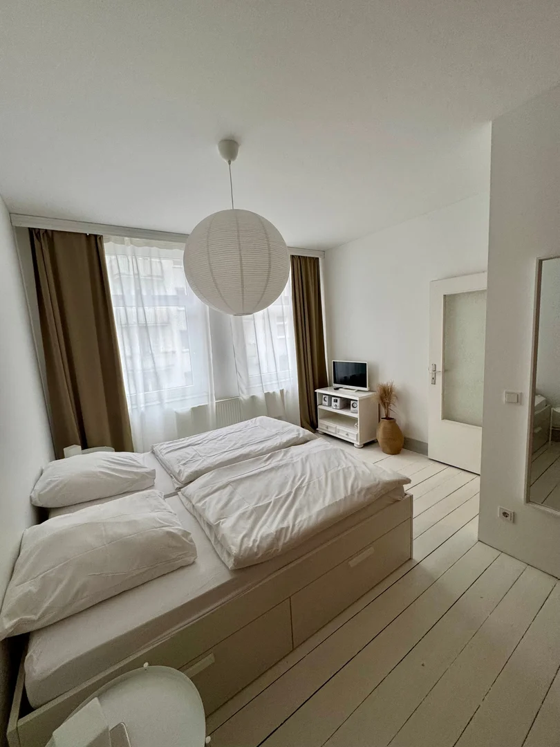 Funktionelles Studentenzimmer perfekt zum Studieren in 