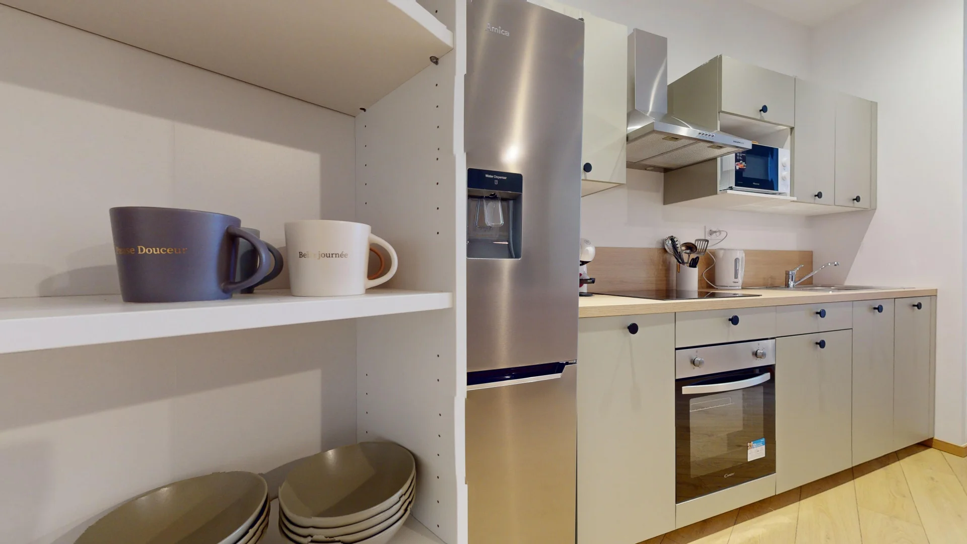 Habitación estudiantil luminosa y aireada con fácil acceso a la universidad en