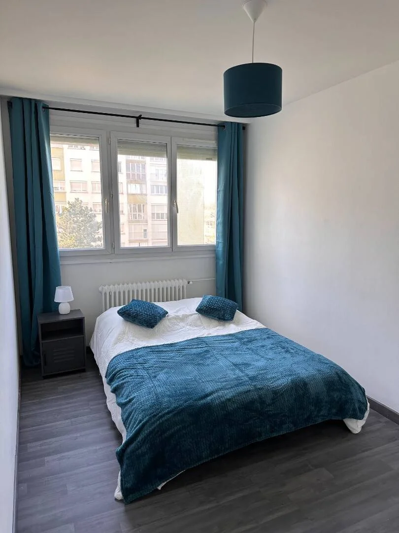 Zimmer in Studentenwohnung in  zu vermieten, voll möbliert