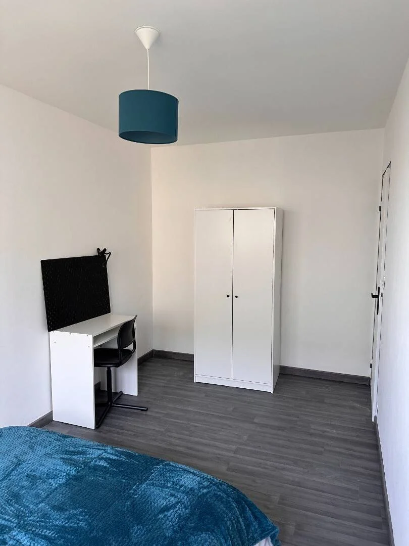 Zimmer in Studentenwohnung in  zu vermieten, voll möbliert