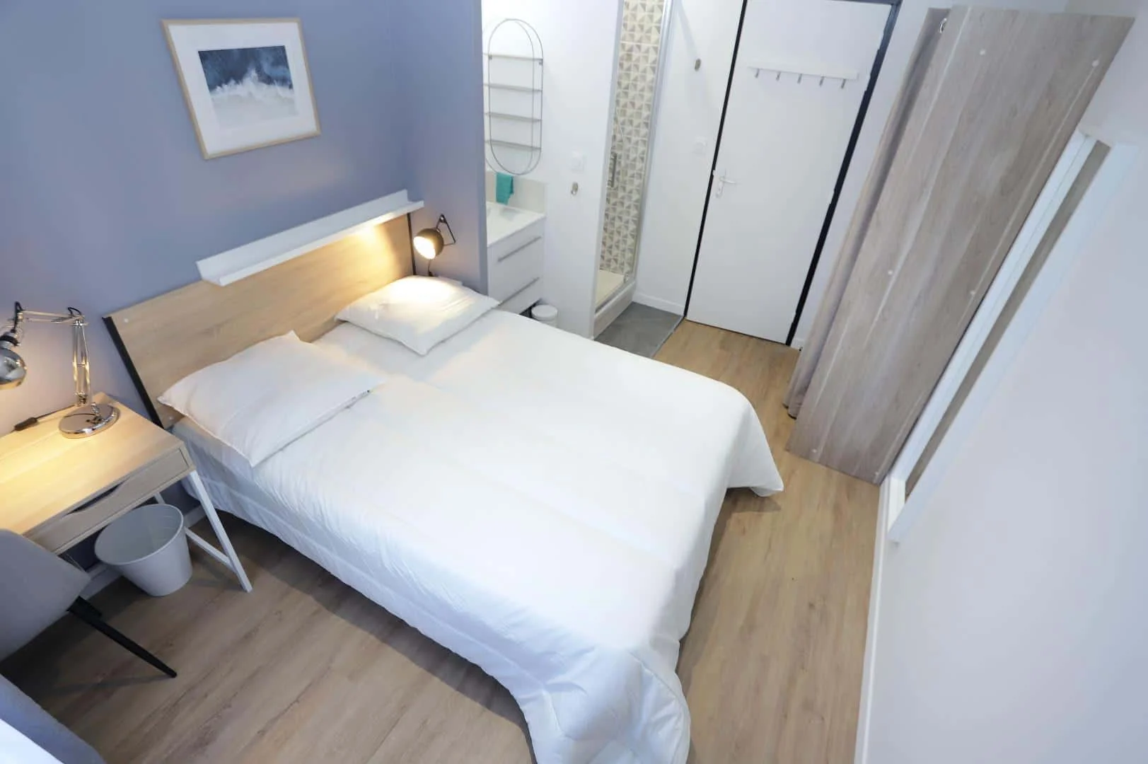 Quarto acolhedor para estudantes disponível em