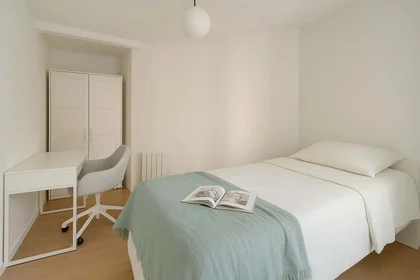 Privatzimmer in der 61 Pl. de la Réunion, 75020 Paris, France, bild 14 von 14