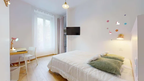 Privatzimmer in der 3 Bd Jules Janin, 42000 Saint-Étienne, France, bild 1 von 10