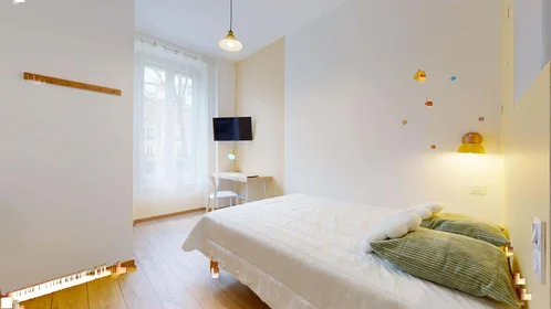 Privatzimmer in der 3 Bd Jules Janin, 42000 Saint-Étienne, France, bild 1 von 10