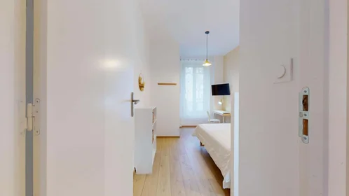 Privatzimmer in der 3 Bd Jules Janin, 42000 Saint-Étienne, France, bild 2 von 23