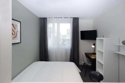 Quarto para alugar ao mês em {area}