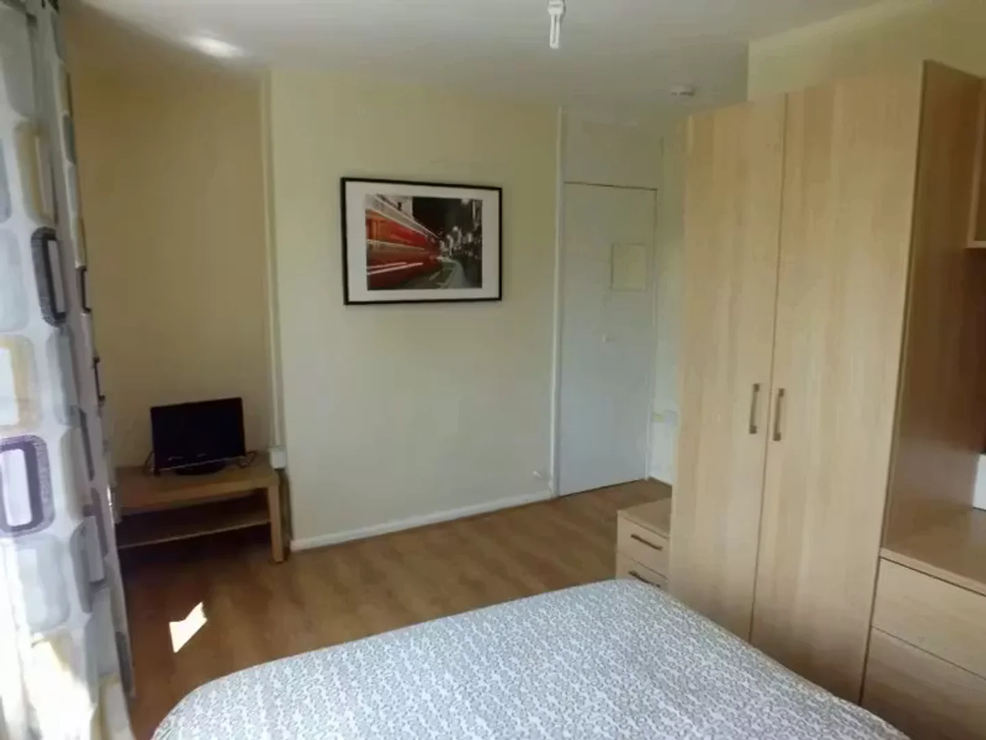 Öğrenciler için rahat oda  bölgesinde mevcut