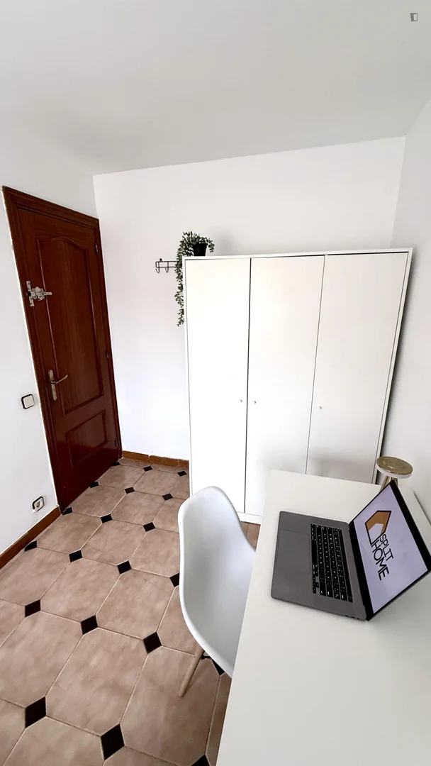 Chambre d'étudiant confortable et spacieuse dans
