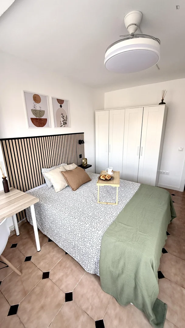 Chambre d'étudiant fonctionnelle parfaite pour étudier dans 