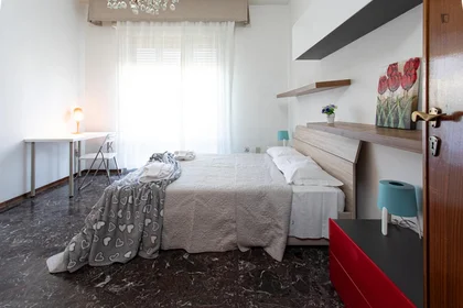Chambre privée à Via Stalingrado, image 1 de 10
